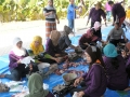 Paniti putri sedang bekerja